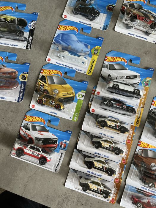 Hot Wheels Mercedes, Ferrari, Audi, BMW лот колички 1:64 Treasure Hunt TH