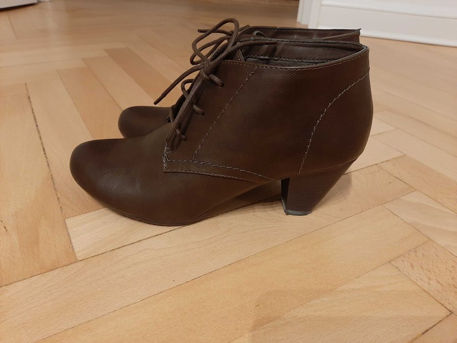 Pantofi cu siret nr 38