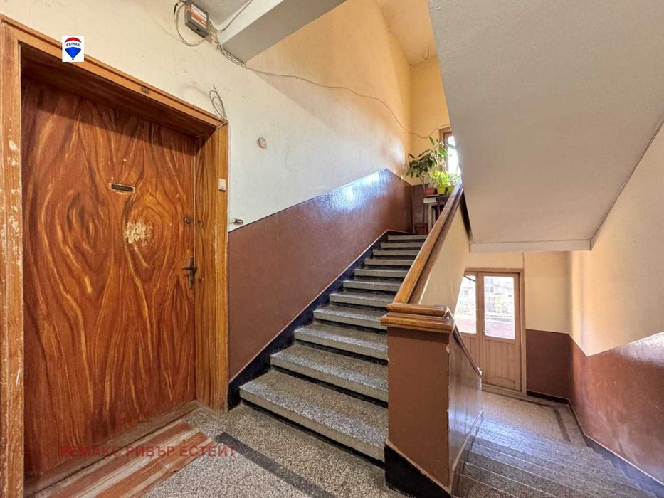 Продава се Двустаен апартамент в Русе, Център - 60 кв.м за 982 €/кв.м - Снимка #11