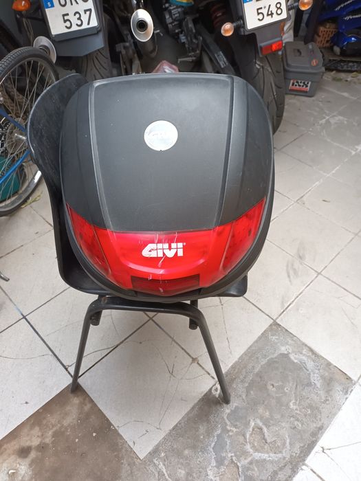 Vând top case pentru Honda hornet 2003 +prindere completa