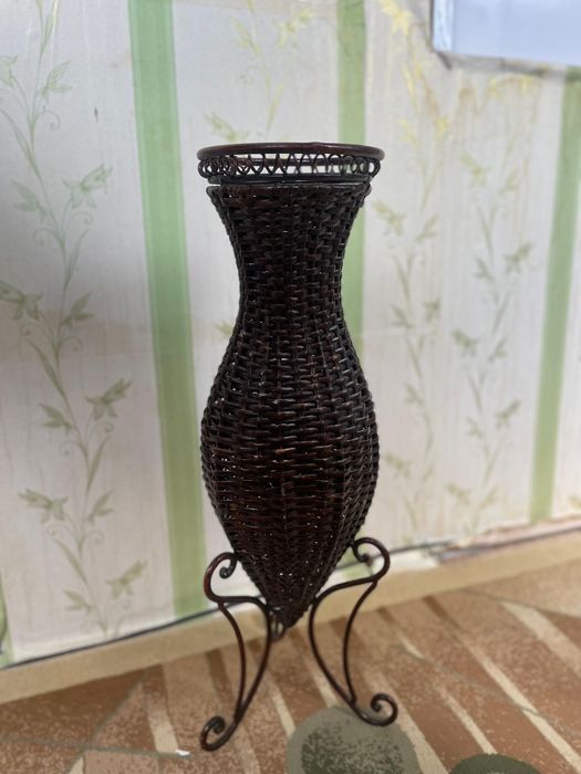 Подставки стойки для  цветов.