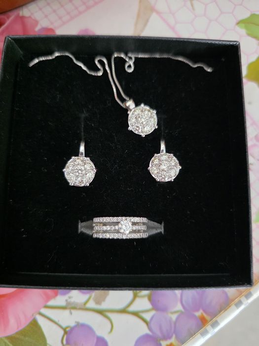 Set inel  cercei pandant aur alb 18k  cu diamante