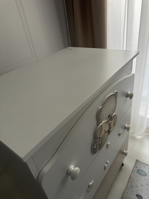 Vand set patut cu saltea + masuta de infasat