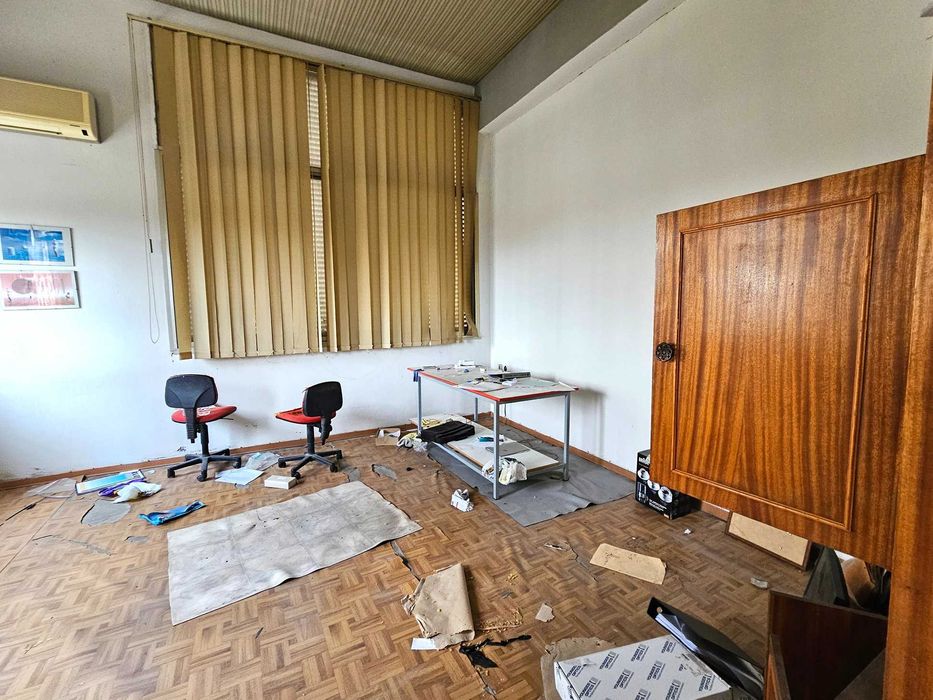 Продава се промишлен обект от 935 кв.м. в VI.PE. Кавала (код 4693)