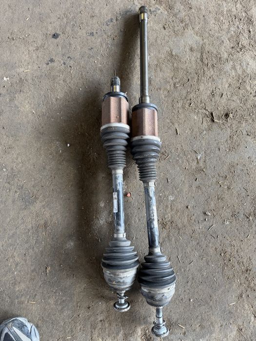 Предни полуоски бмв 7 г11 г12 (predni poluoski bmw 7 g11 g12)