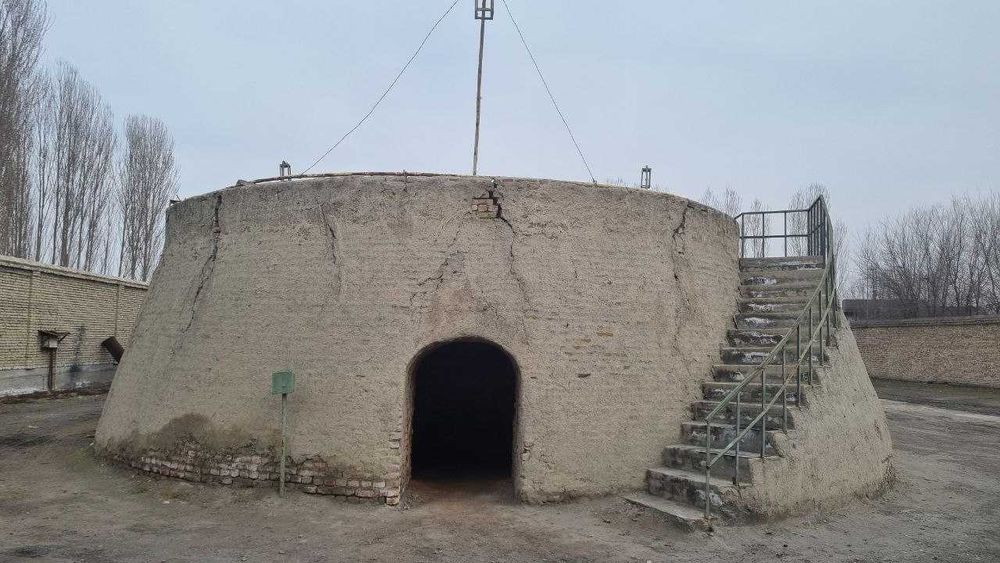 Темир йул веткали база + гишт заводи сотилади 1,23 га