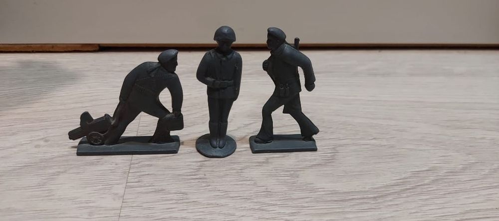 Машинки и солдатики для детей