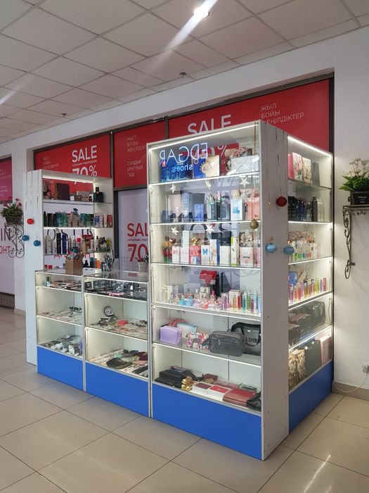 Витрина. Торговые полки.