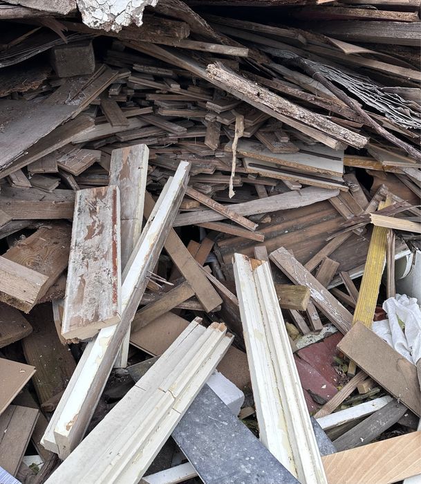 Lemne de foc din demolari