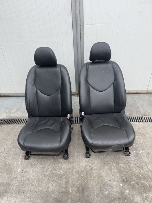 Scaune fata de piele Toyota Rav 4 an 2007