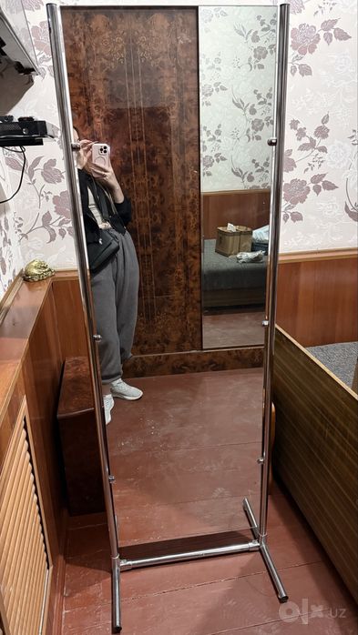 Напольное зеркало