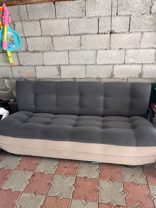 Продаю срочно диван