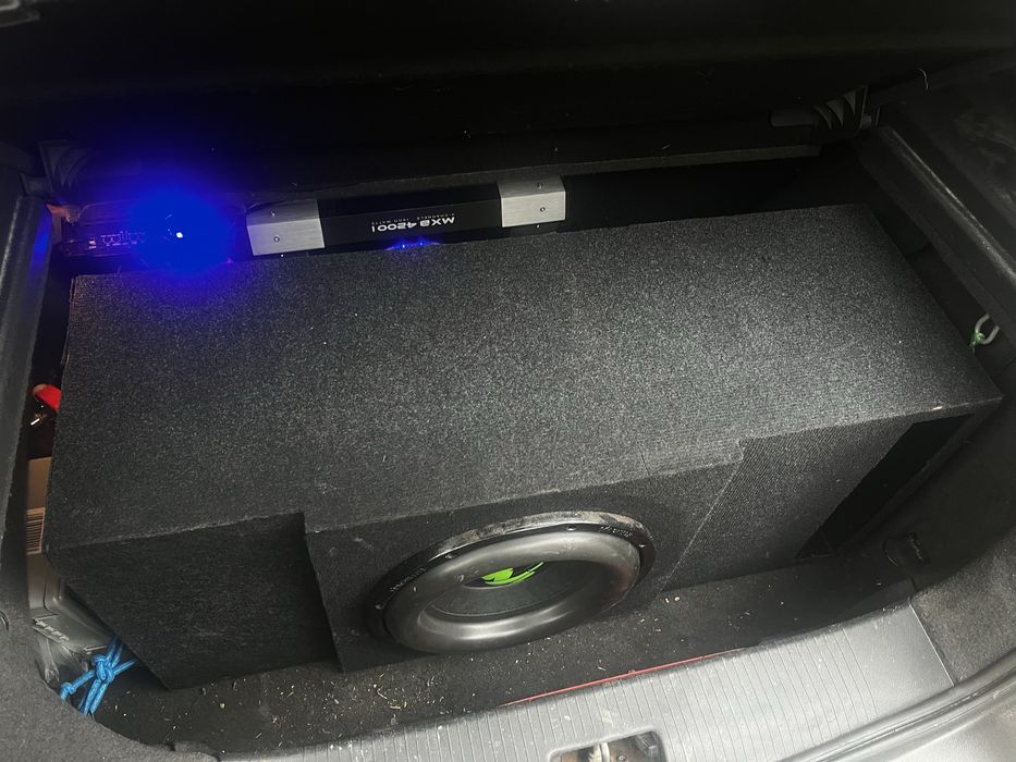 Vand subwoofer deaf bonce 12 si statie