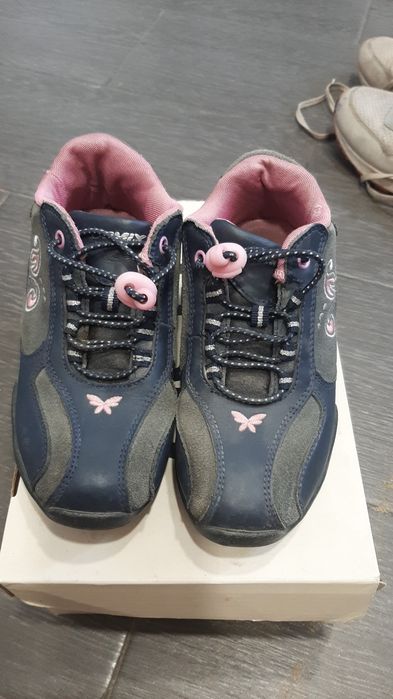 Продам туфли и кроссовки