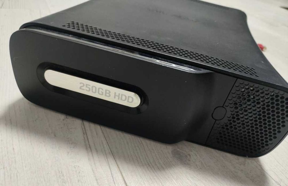 Продам Xbox 360 Elite 250GB