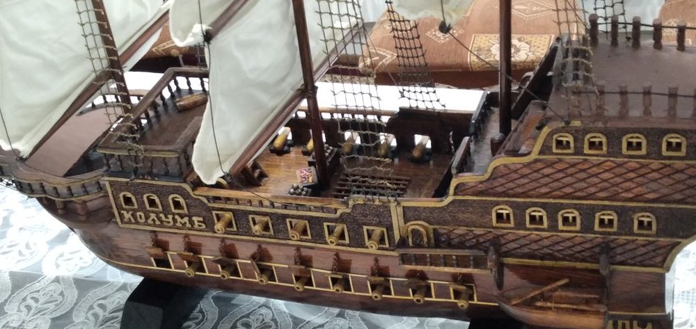 Корабль сувенир из древесины