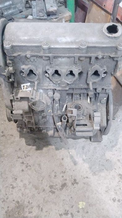 Двигатель  запчасти