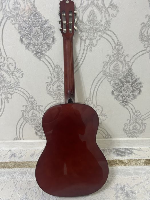 Продается акустическая гитара в хорошем состоянии