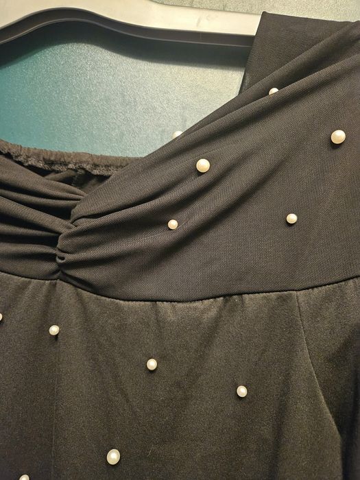Rochie neagra cu perle