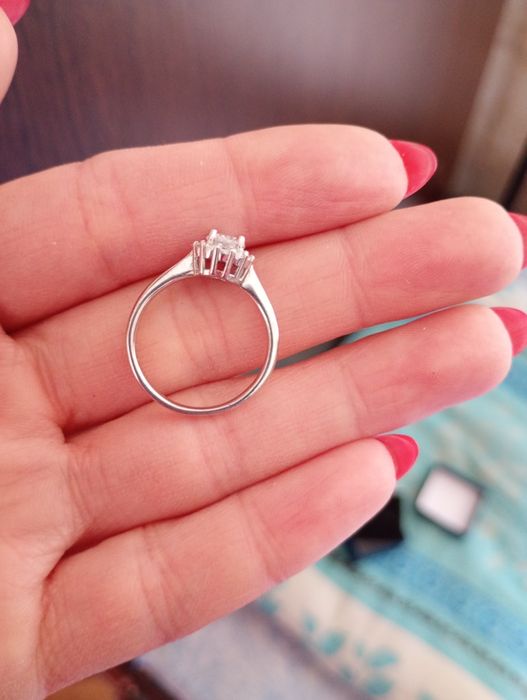 Продам колечко серебрнное