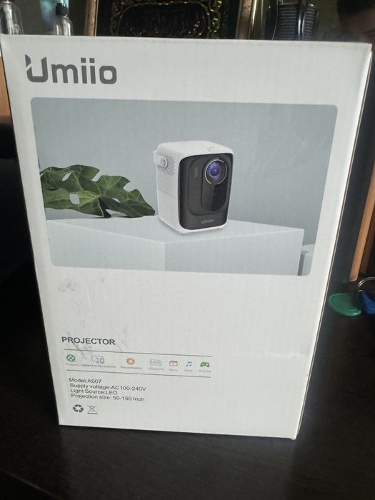 Продаю проектор UMIIO A007
