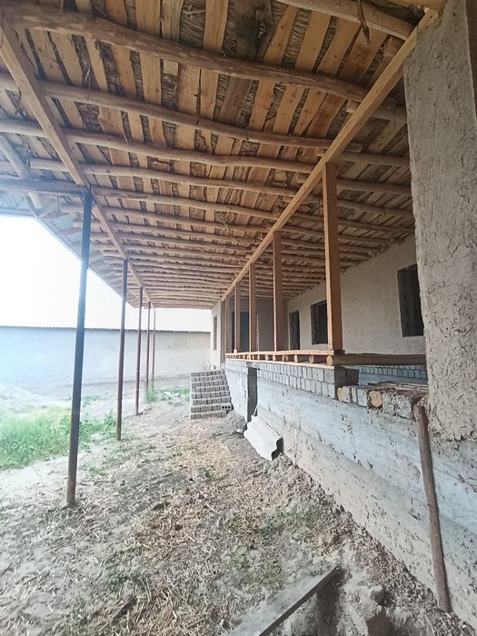 Uy sotiladi Manzil Parkent tumani Samsarakda