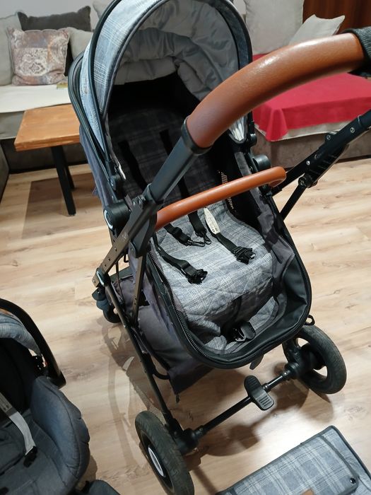 Продавам бебешка количка lorelli sena 3 в 1