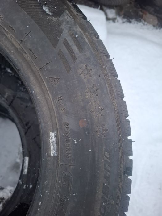 Vand 1 sau 2 sau 4 anvelope 205 65 15 de iarna nus perechi