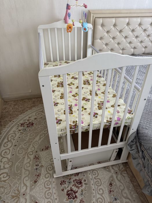 Продам детскую кроватку