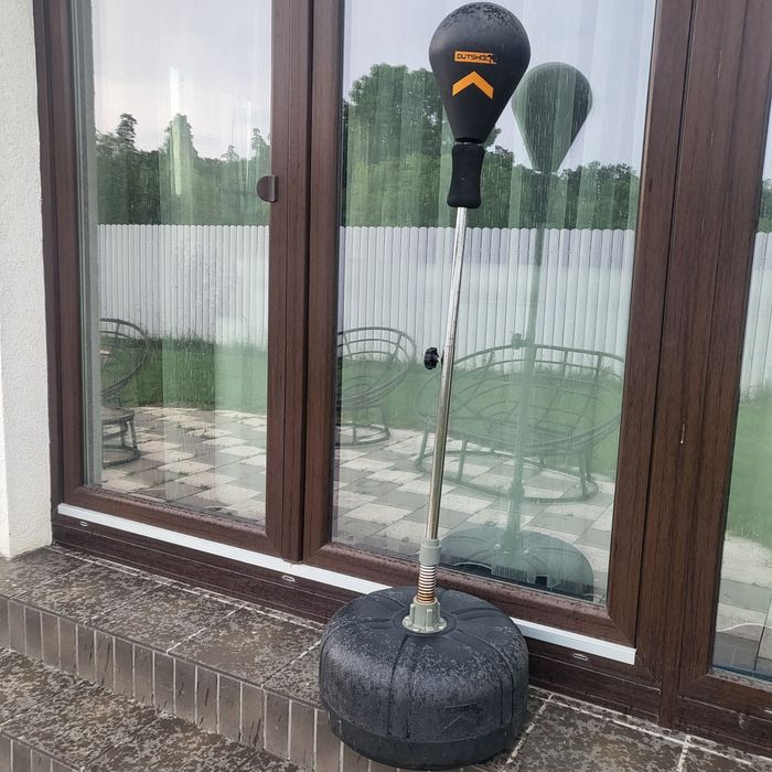 Suport pentru boxat cu baza solida