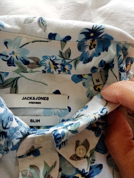 Продавам маркови комплект мъжки ризи и панталони и поотделно