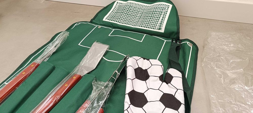 Прибори за барбекю и скара - за футболни фенове