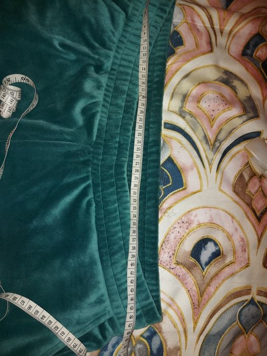 Pantaloni trening plasați