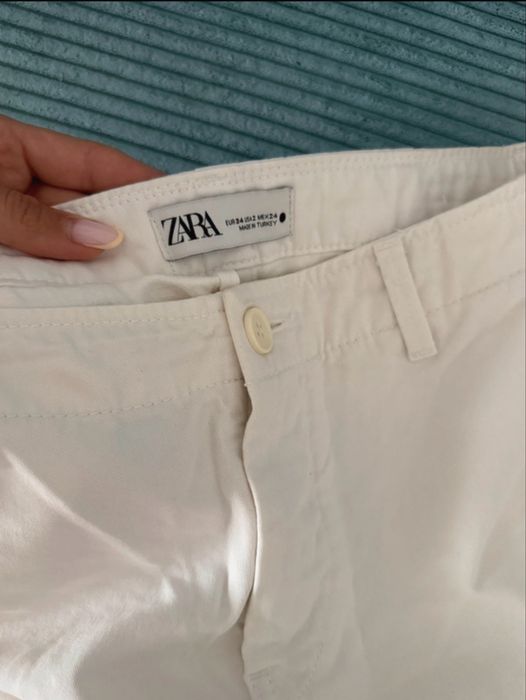 Pantaloni chino • Zara• 34