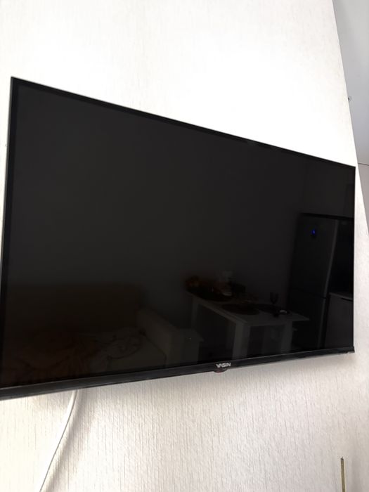 Телевизор yasin smart tv
