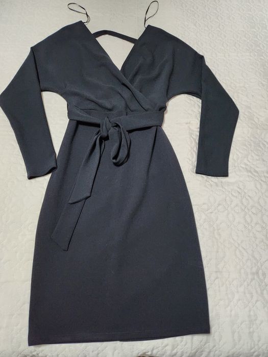 Официална черна рокля!