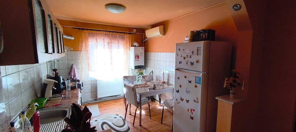 Vand apartament 3 camere.