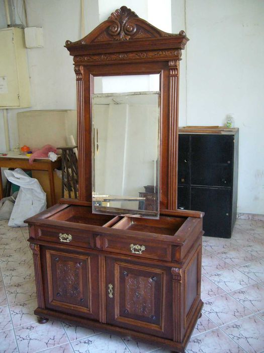 Реставрация на Старинни Мебели