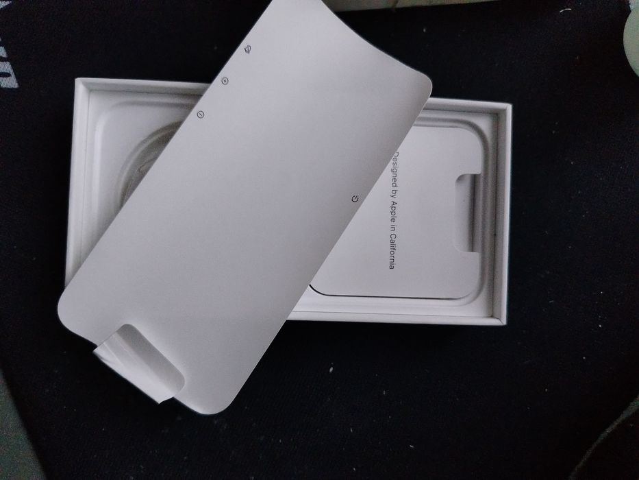 Каробка от iPhone 13