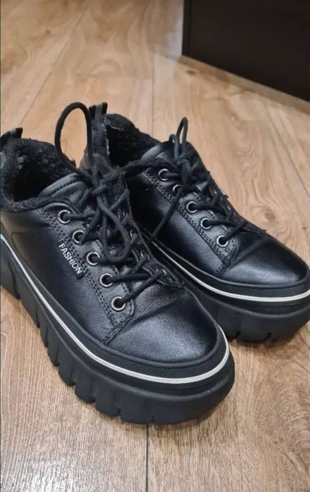 Продам зимние кроссовки