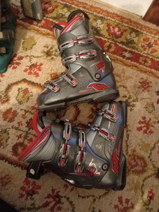 Echipament ski, in stare buna.