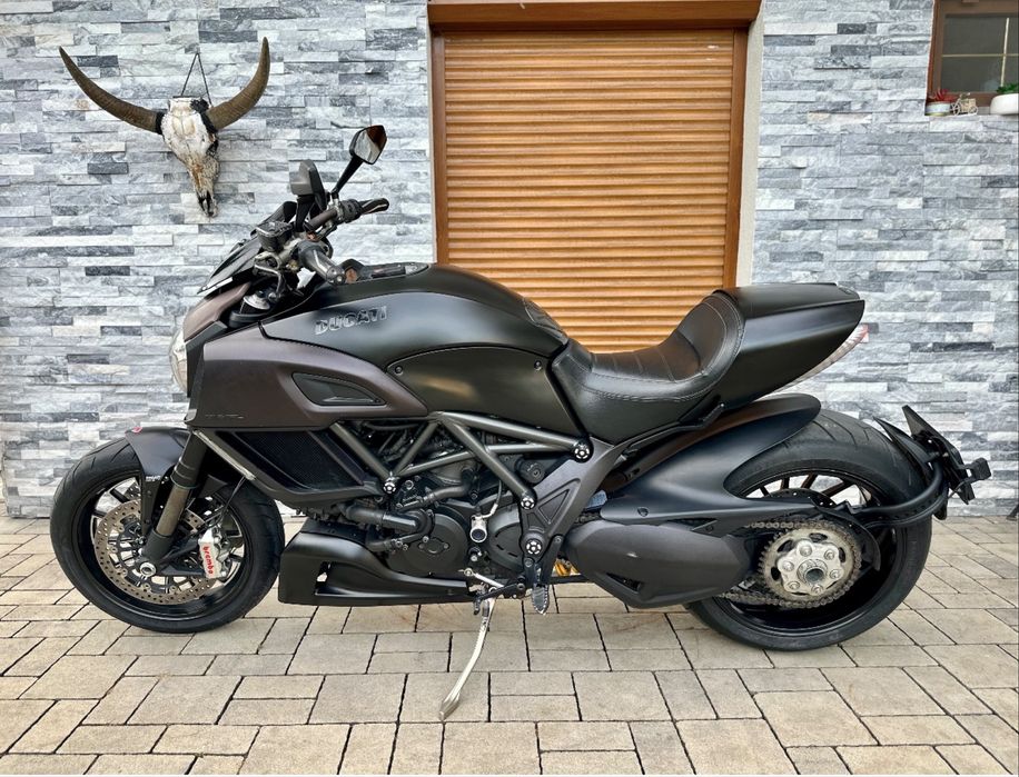 Ducati Diavel carbon edition