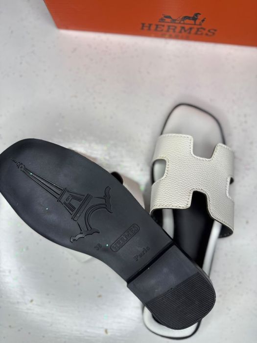 Papuci Hermes albi
