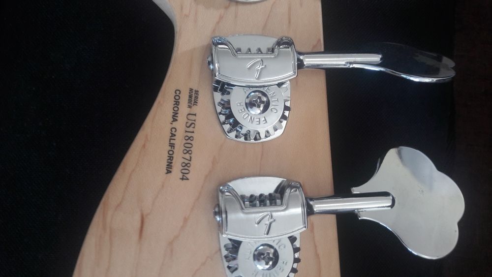 Vãnd bass Fender Jazz Bass  recent adus din USA