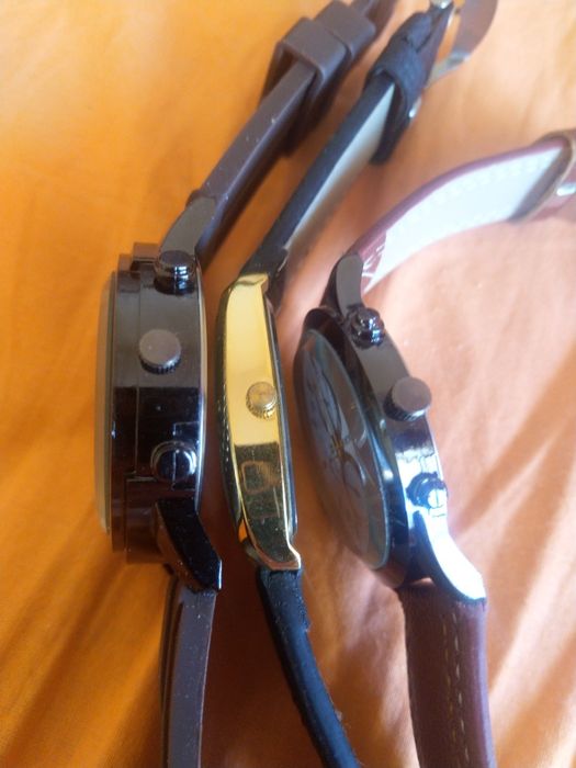 Лот нови часовници.