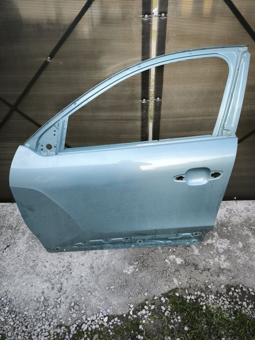 Capota Volvo XC60. Uși stânga dreapta Citroen C4. Uși dreapta  Peugeot 3008