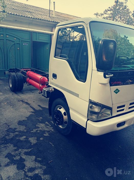 Isuzu yuk mashina