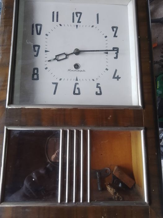 Стенен часовник ЯНТАР