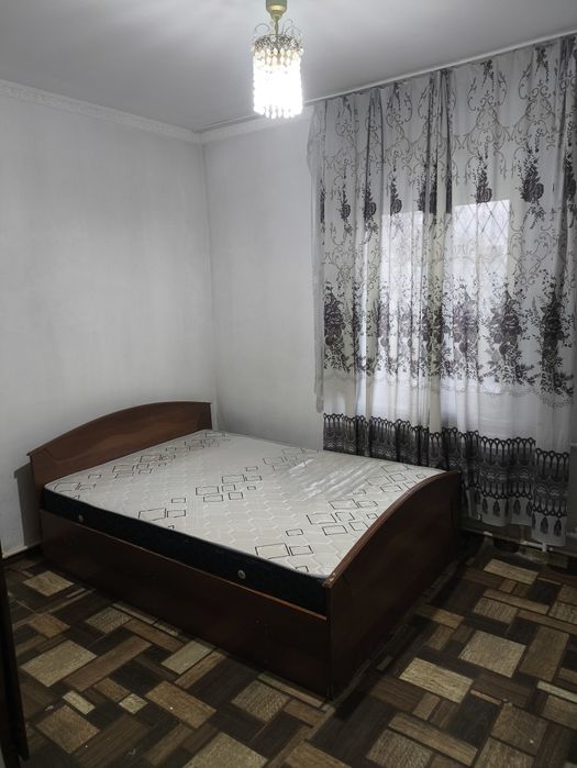 Кровать двуспальная 200/160 с матрасом в хорошем состоянии б/у