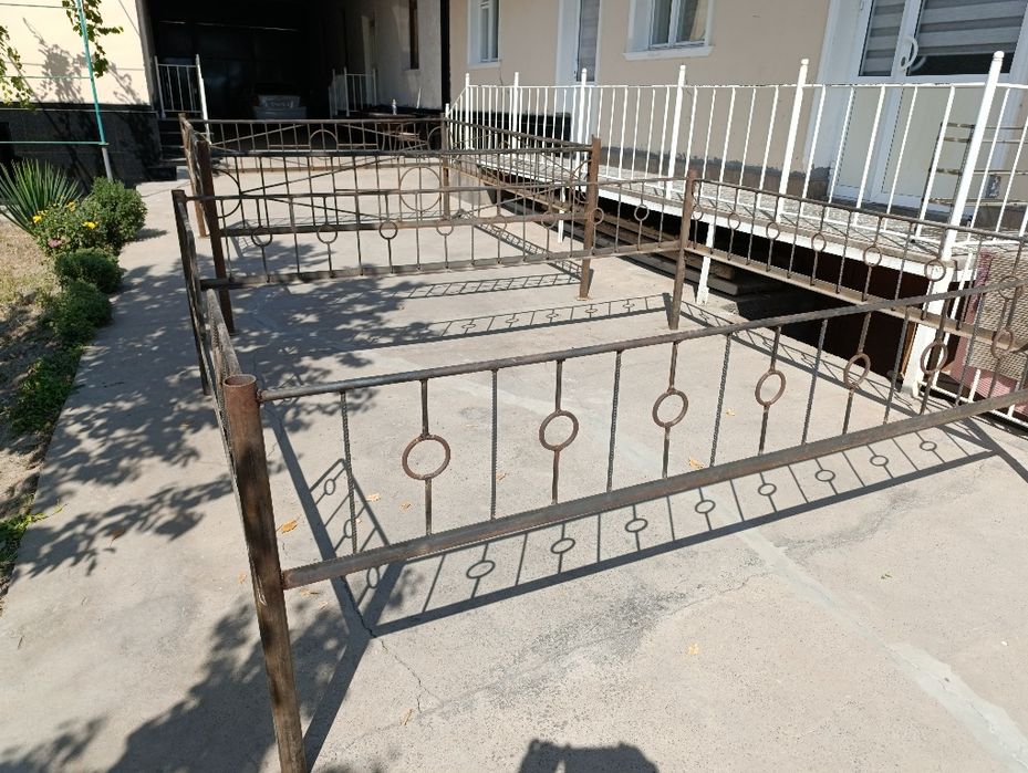 Железный кровать табчан